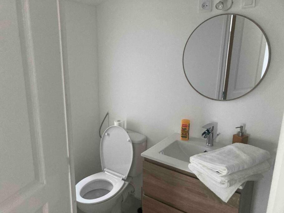 Maisonnette Neuve Avec Jardin Privatif Saran Exterior foto